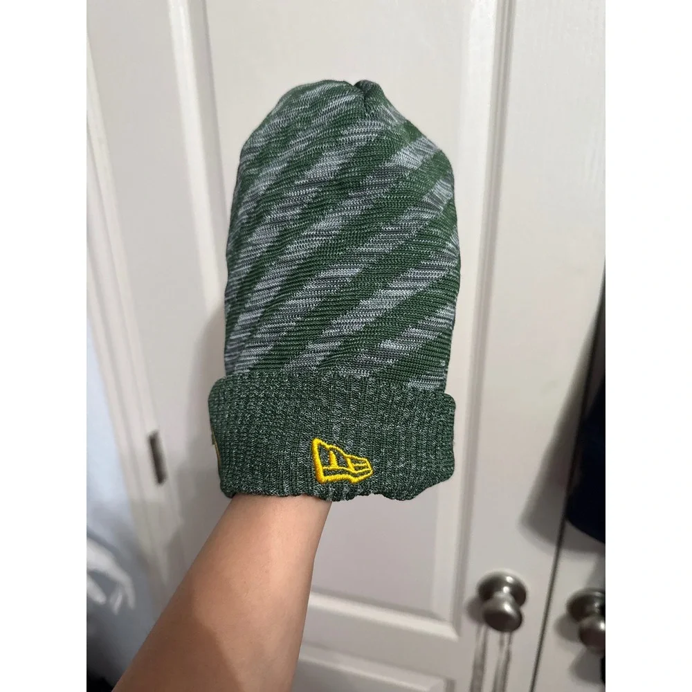 New Era Green Bay Packers Beanie NFL Knit Hat Striped Fleece Lined Winter Cozy